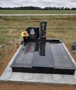 Памятник двойной 109